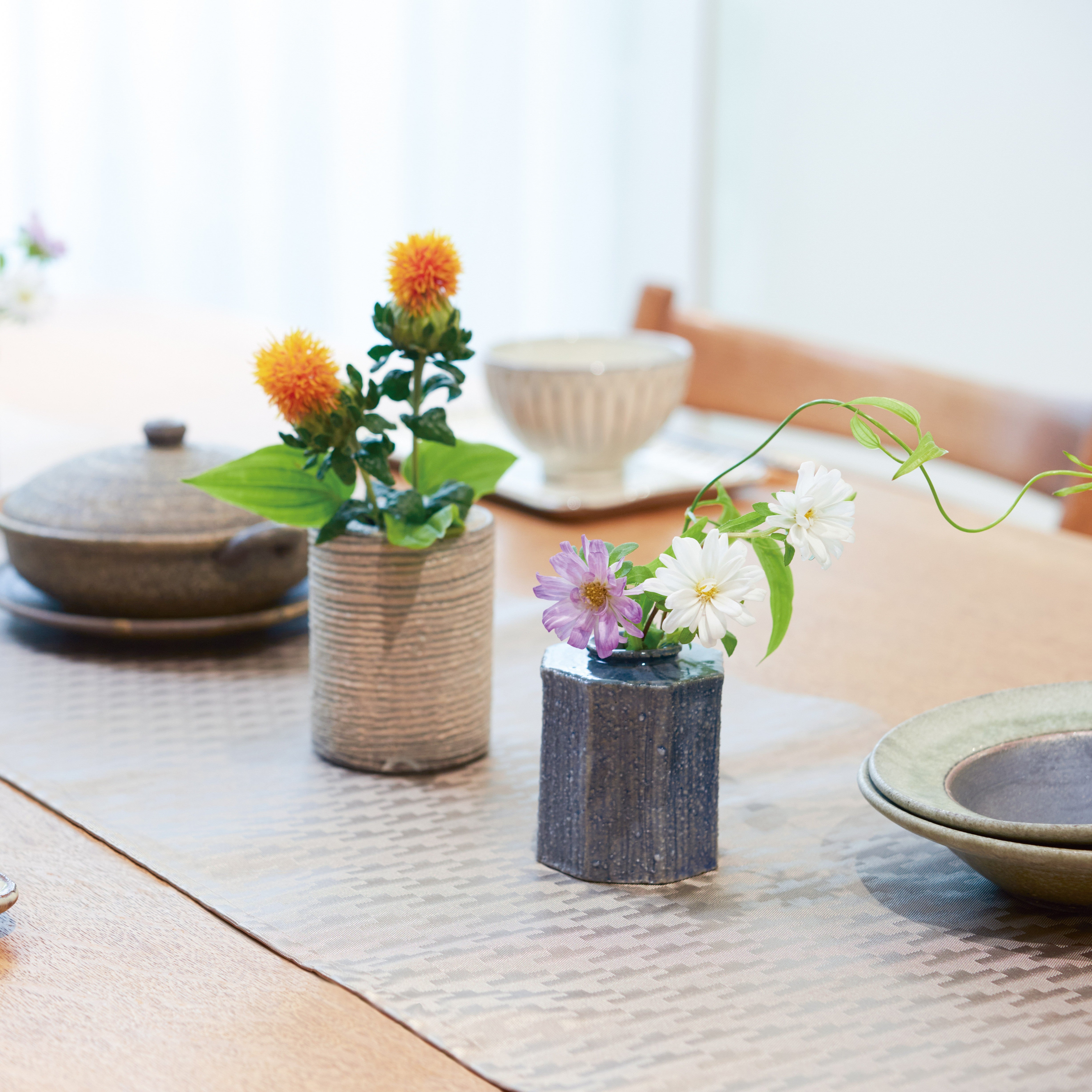 白刷毛 千筋 ミニ花入 – 丸伊製陶株式会社