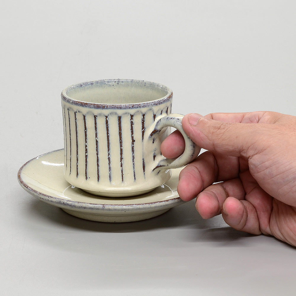 白釉彫 コーヒー碗皿