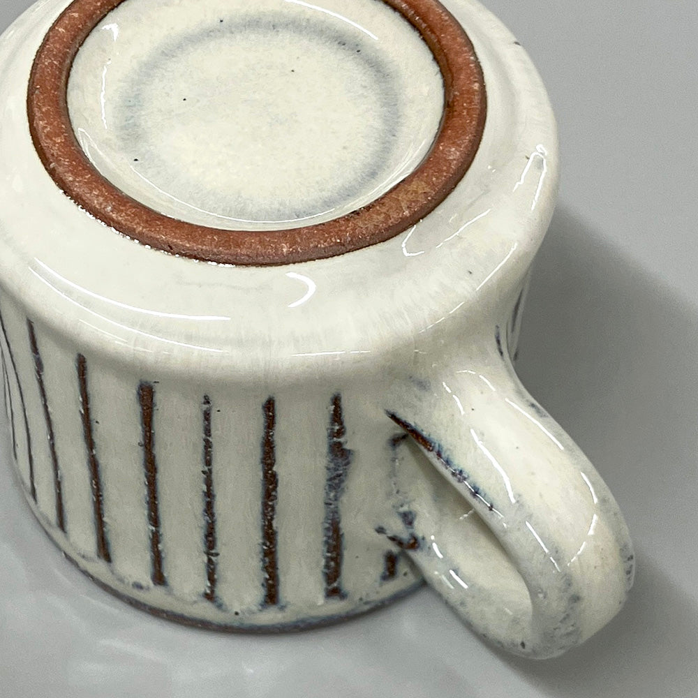 白釉彫 コーヒー碗皿