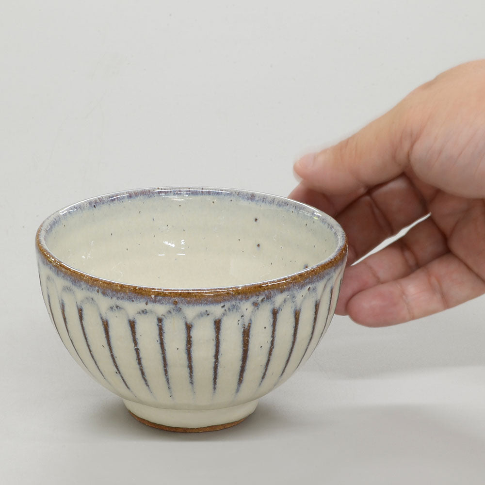 白釉彫 飯碗 – 丸伊製陶株式会社